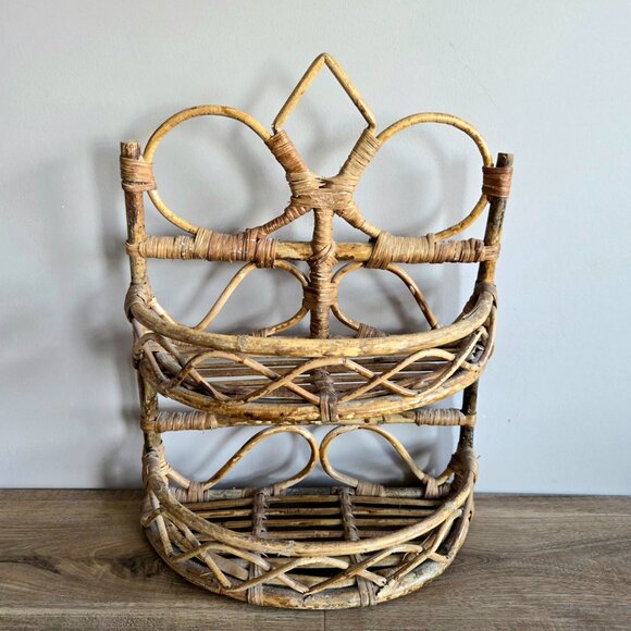 Vintage midcentury ratan wicker shelf. - Picture 2 of 5